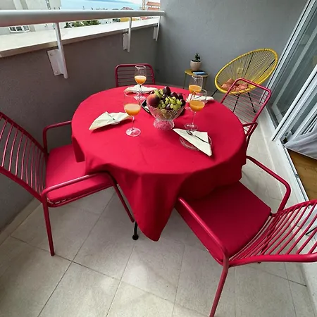 Happy Apartment *